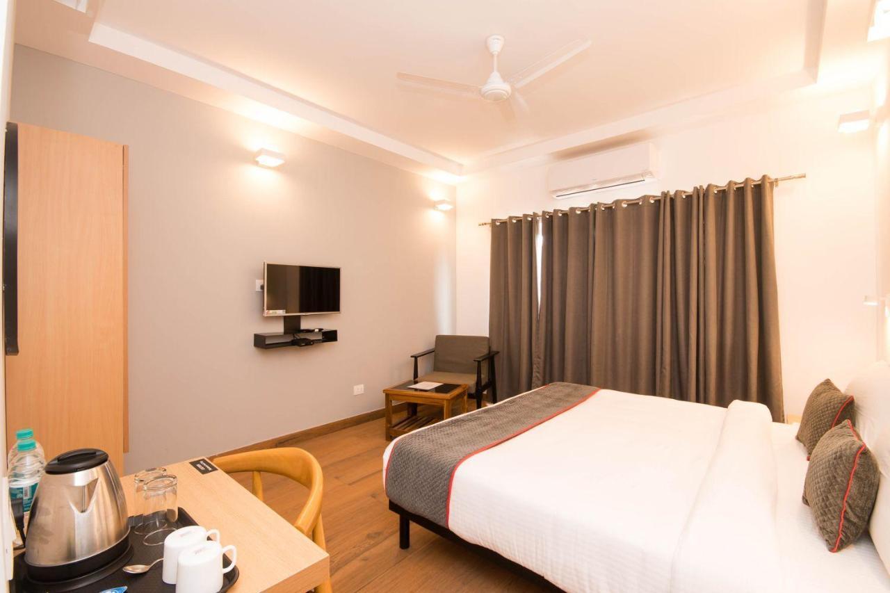 Hotel Vemara Панаджи Екстериор снимка