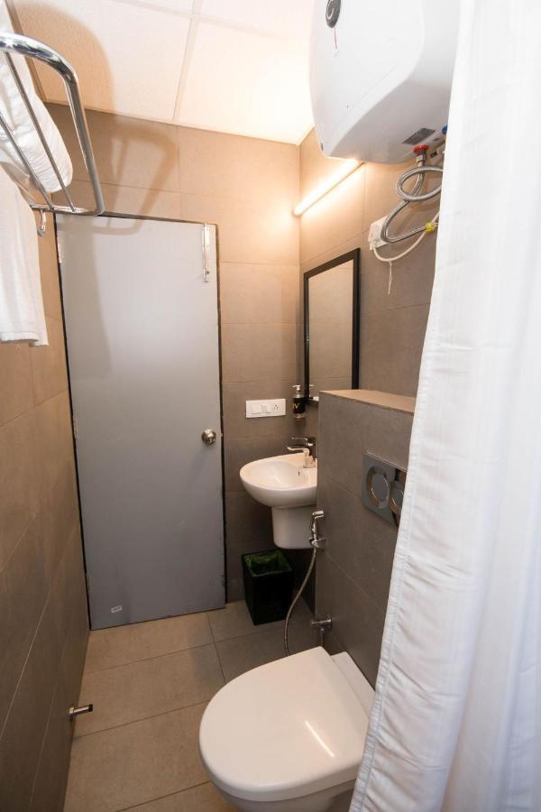 Hotel Vemara Панаджи Екстериор снимка