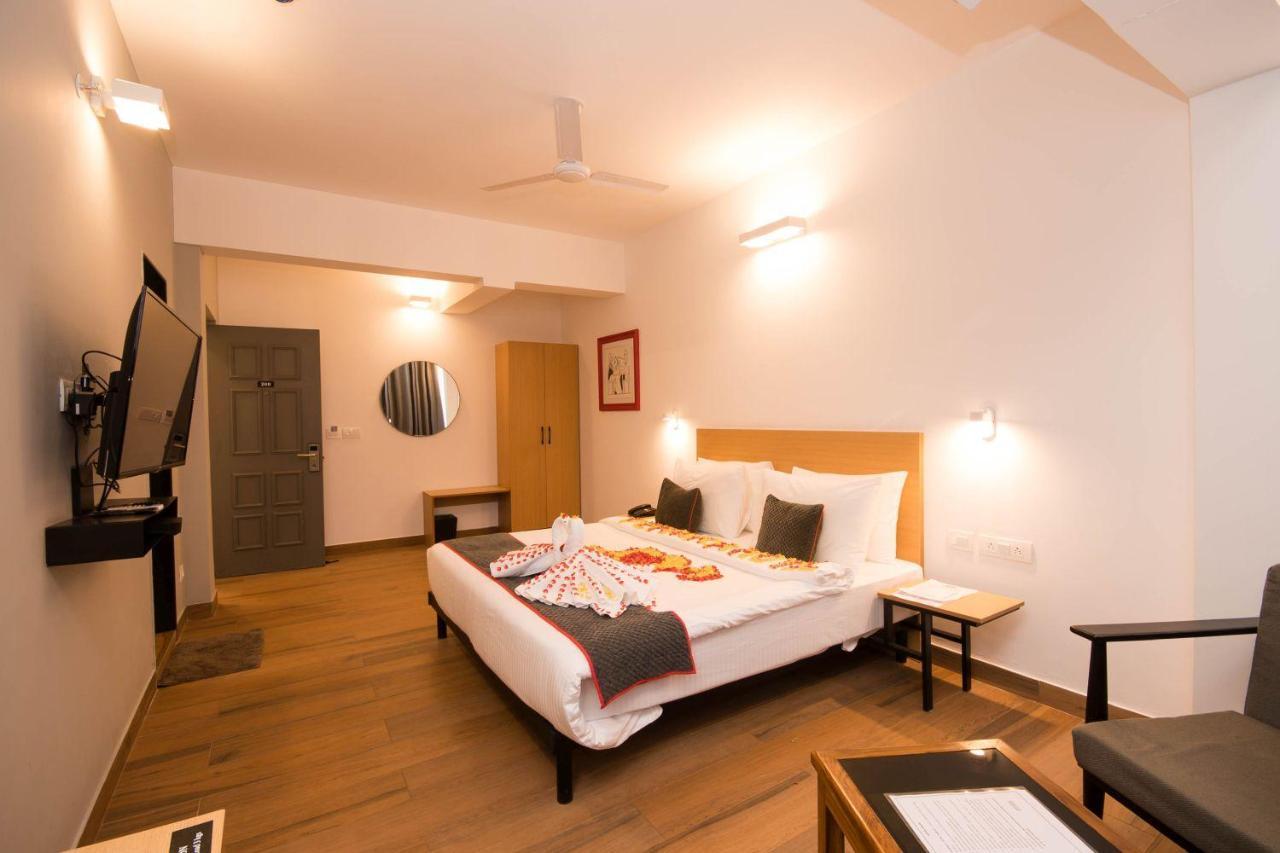 Hotel Vemara Панаджи Екстериор снимка