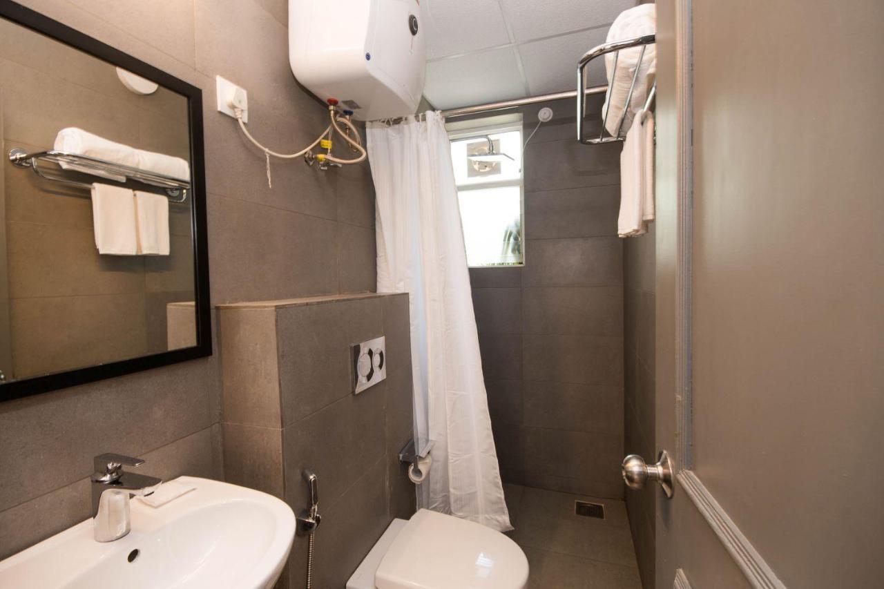 Hotel Vemara Панаджи Екстериор снимка