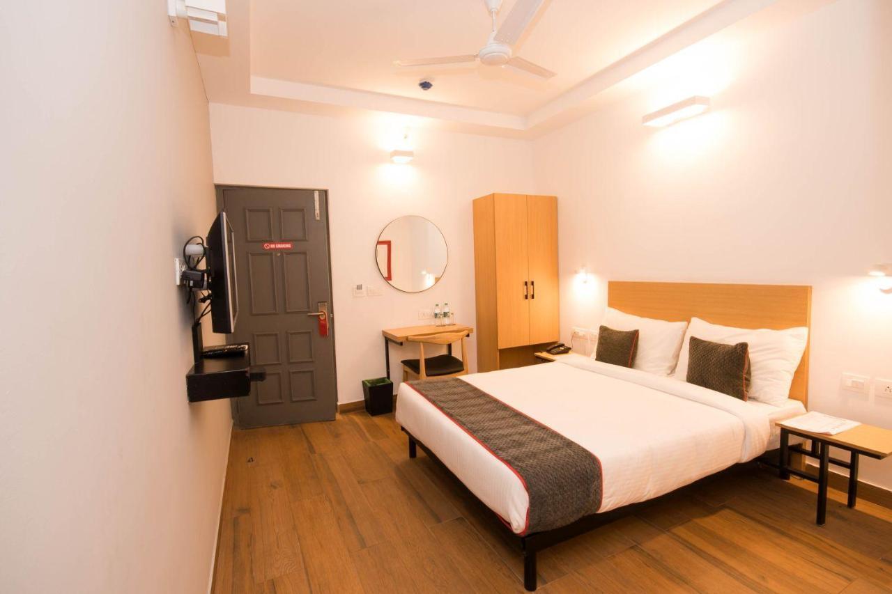 Hotel Vemara Панаджи Екстериор снимка