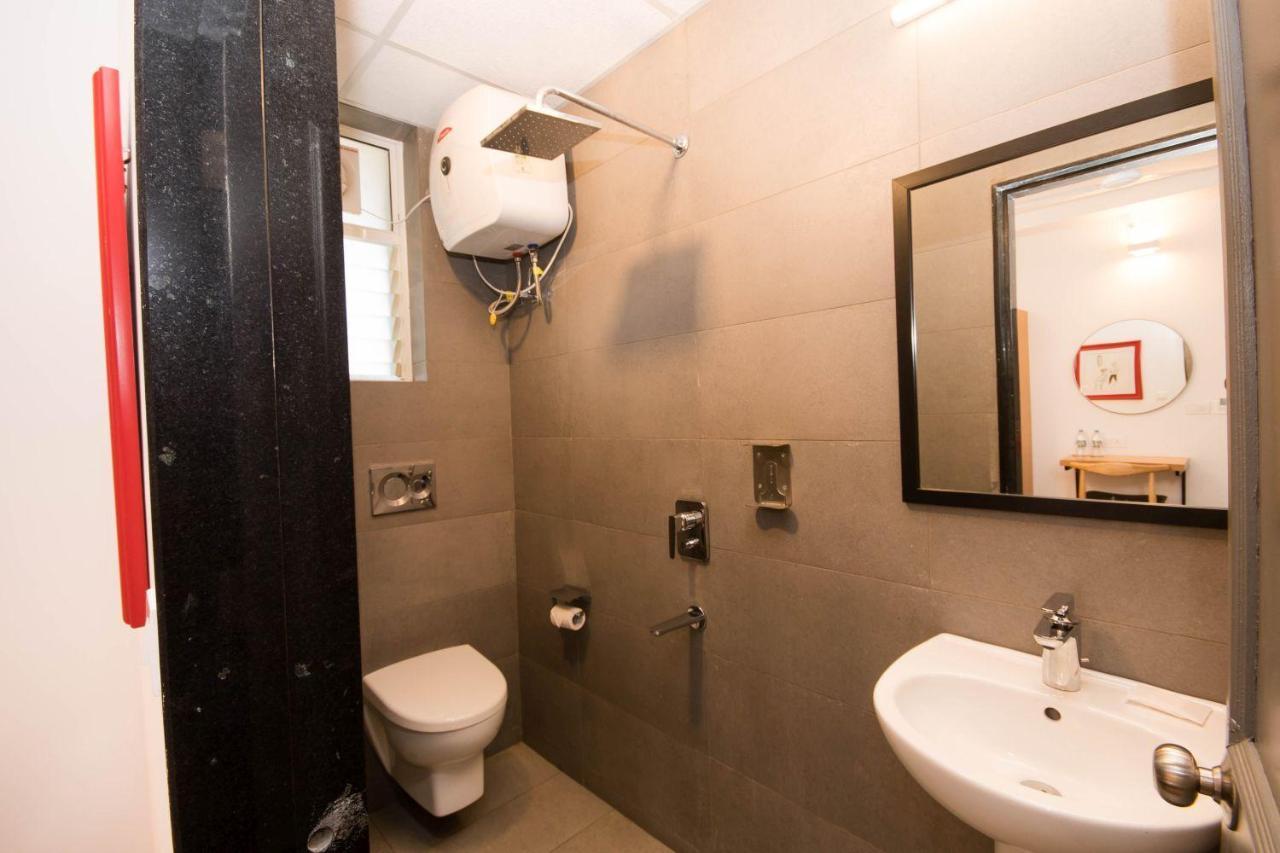 Hotel Vemara Панаджи Екстериор снимка