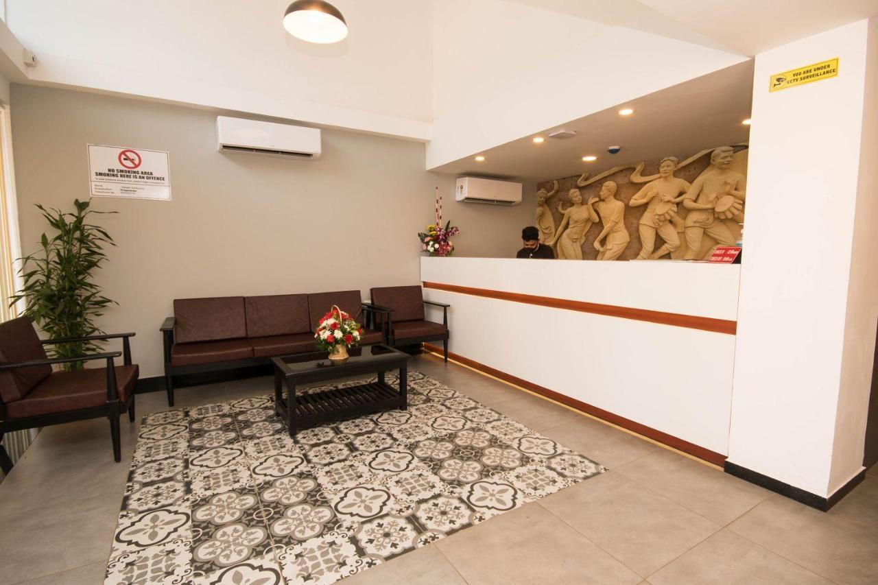 Hotel Vemara Панаджи Екстериор снимка