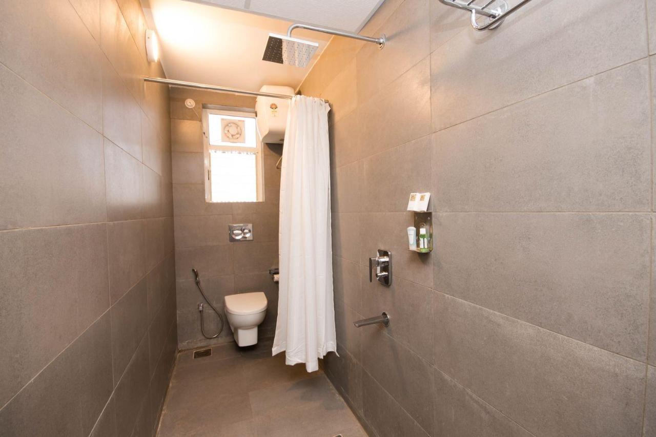 Hotel Vemara Панаджи Екстериор снимка