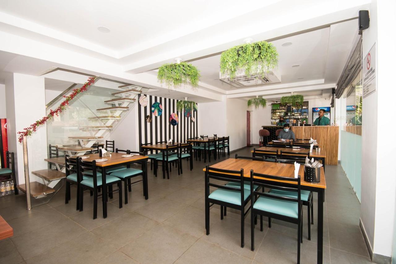 Hotel Vemara Панаджи Екстериор снимка
